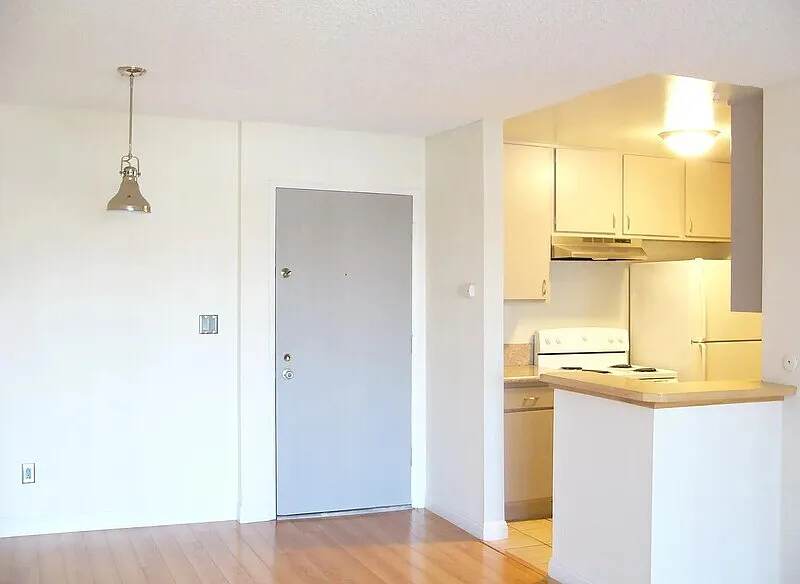 320 S Ardmore Ave — Photo 3