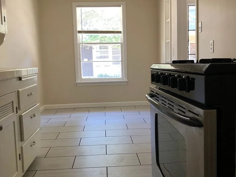 Elm Gate Apartments — Photo 17