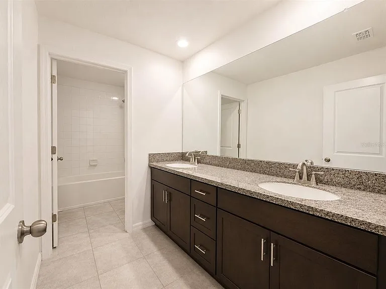 5462 Grays Harbor Ct — Photo 11