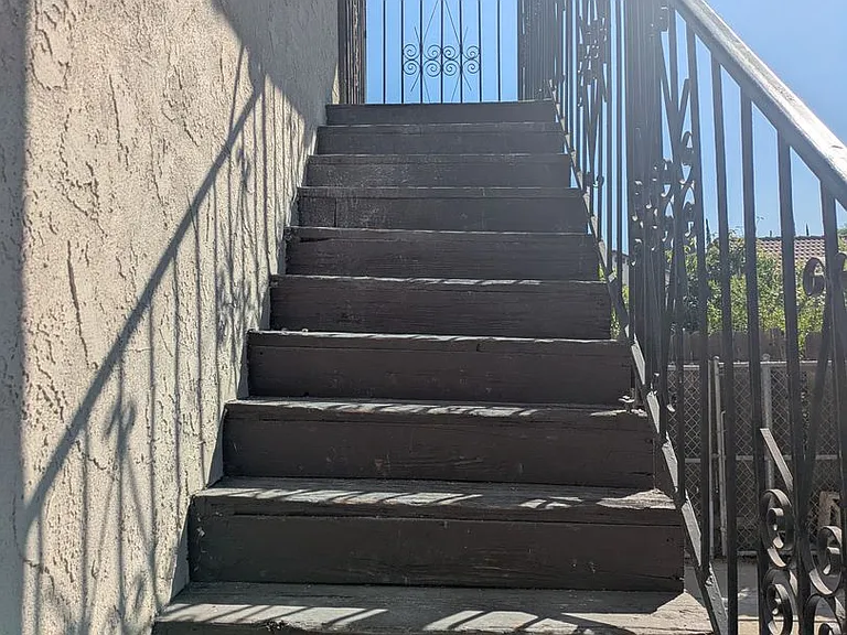 661 S Lilac Ave — Photo 3