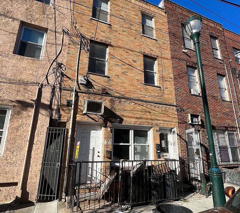 1st image of 3056 Richmond St Floor 1