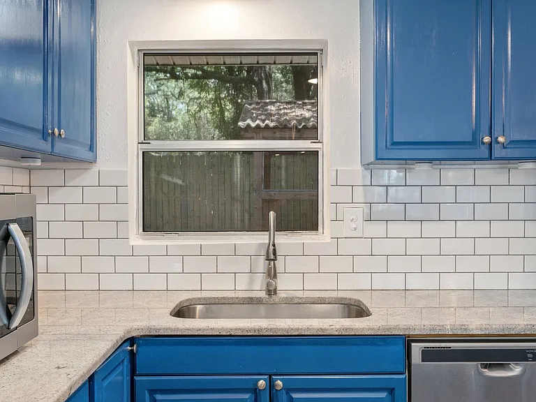 205 Pine St — Photo 15
