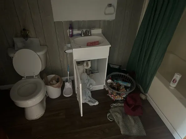 1030ThorntonAveApts
