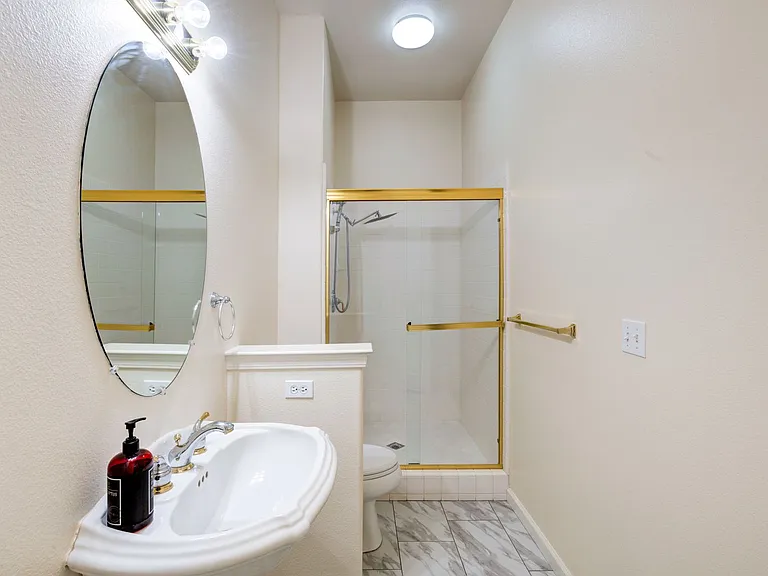 2418 Warner Ave — Photo 20