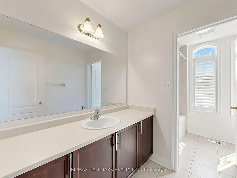 72 Middlecote Dr — Photo 39