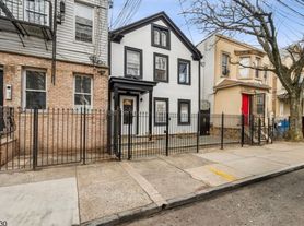 176B Parker St, Newark, NJ