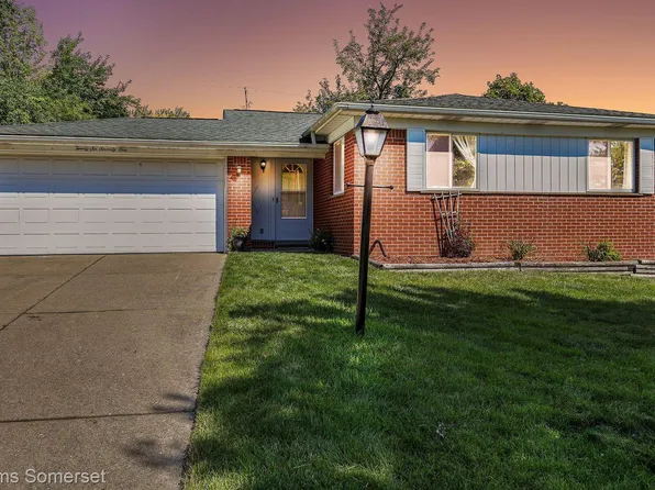 2671 Crofthill Dr, Auburn Hills, MI 48326