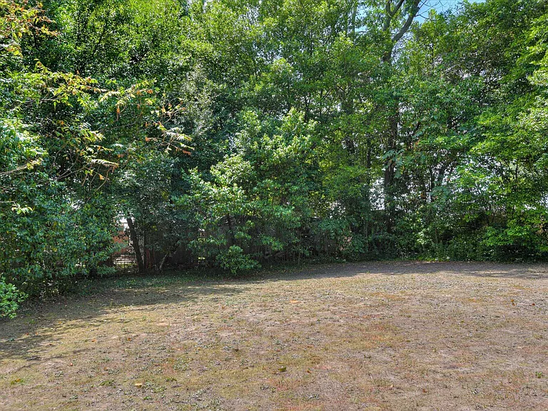 1803 Heath St — Photo 41