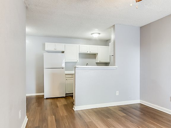 2nd image of 111 E Rogers St APT 2