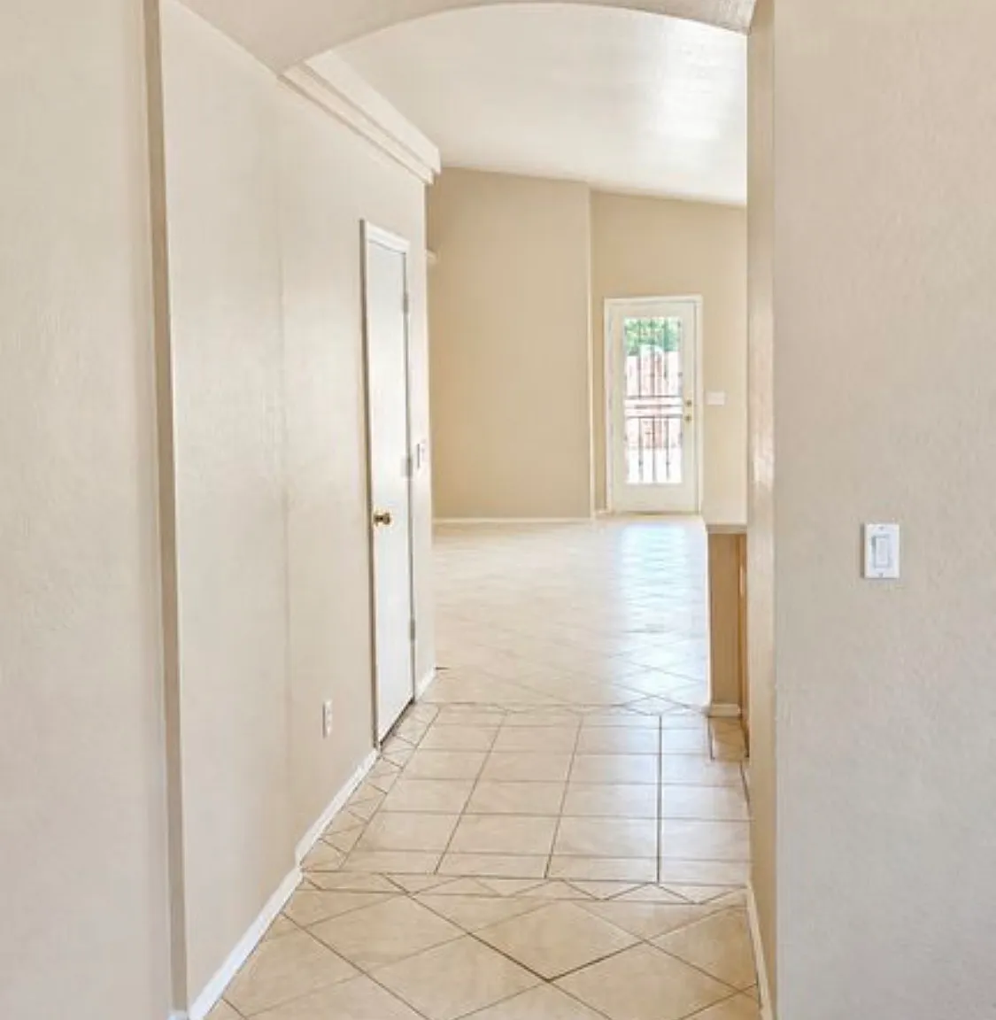 4 bed, 1900 sqft, $750 — Photo 3