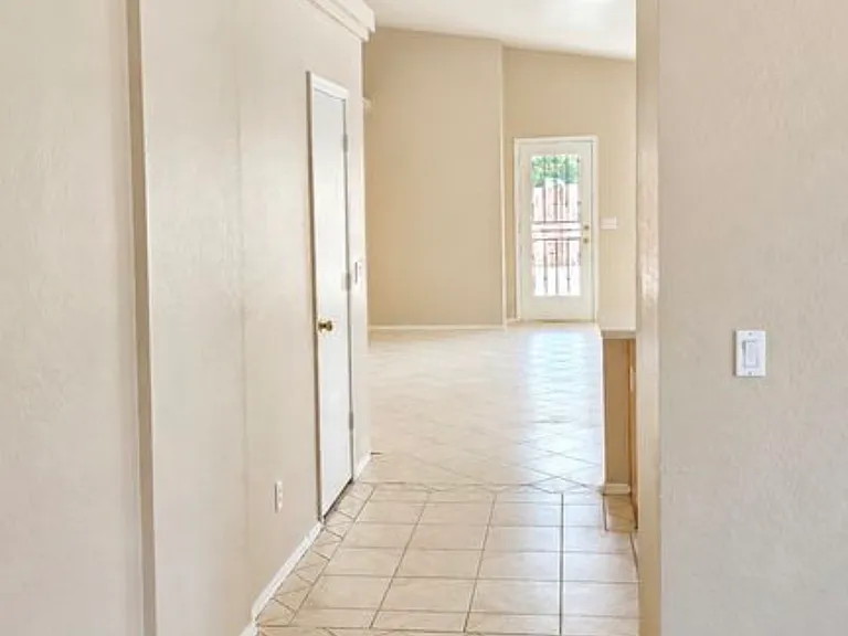 1734 E San Xavier Dr — Photo 5