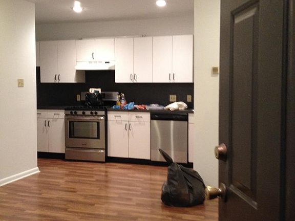 2nd image of 809 Catharine St Floor 1