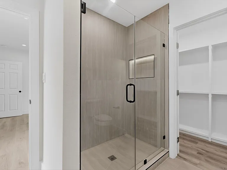 719 S Storey St — Photo 13