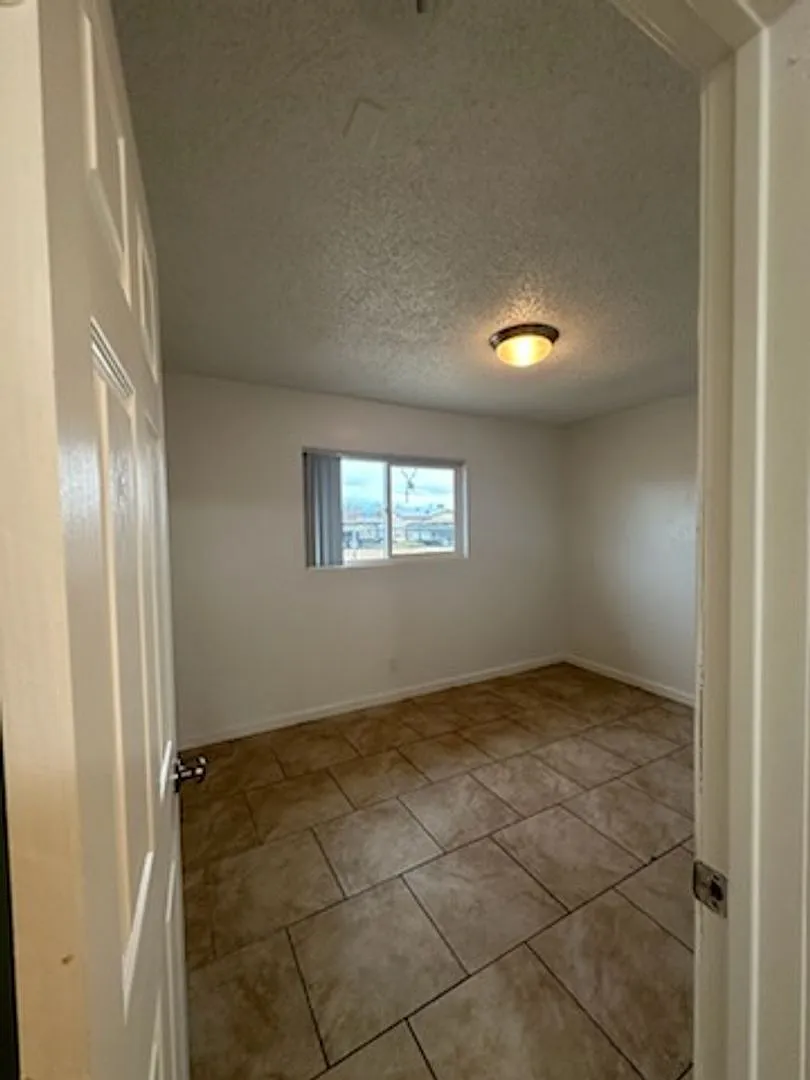 11895 White Ave — Photo 4