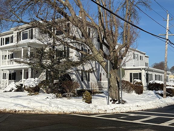 4th image of 162 Willow Rd APT 11