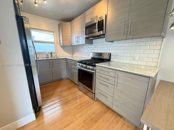 131 Zamora Ave APT 6