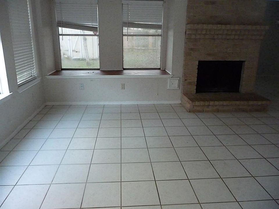 2nd image of 16622 Capewood Dr