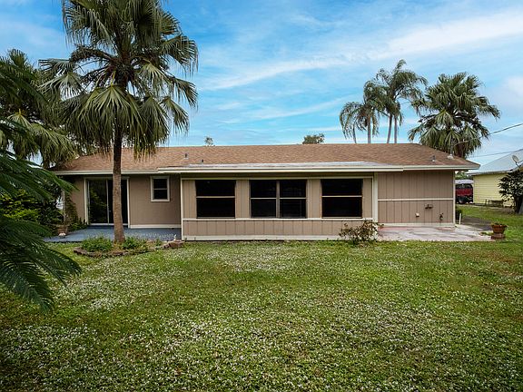 5th image of 444 SE Whitmore Drive