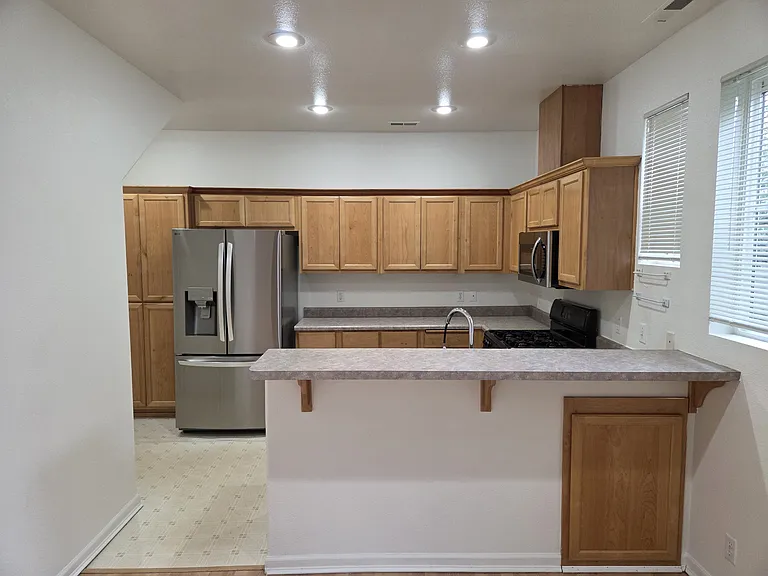 1627 Riley Ln — Photo 3