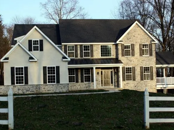 2600 Longridge Dr, Hellertown, PA 18055