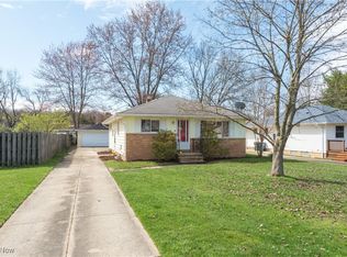 24305 Normandy Dr, Olmsted Falls, OH 44138
