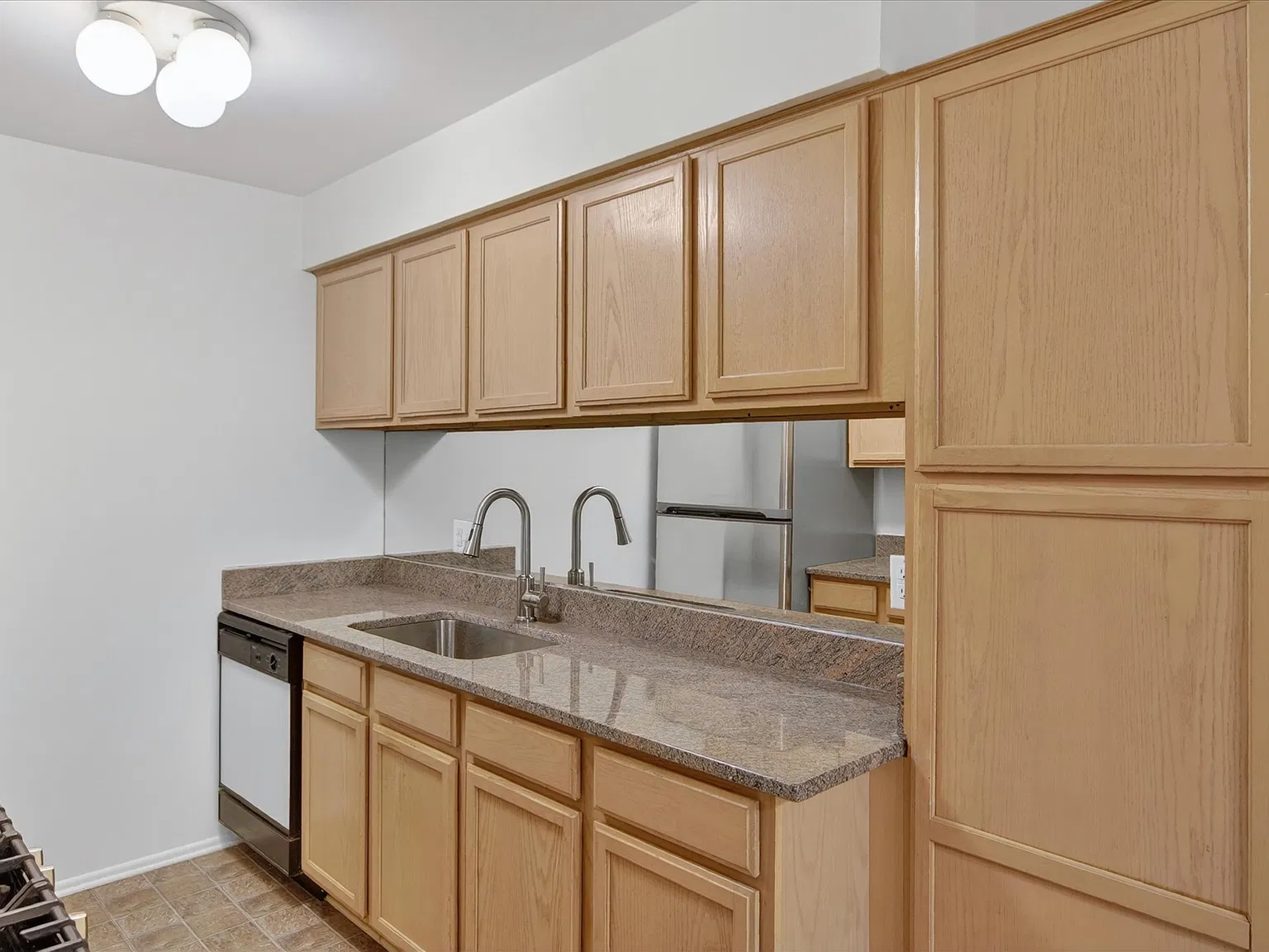 2037 E Franklin Dr — Photo 4