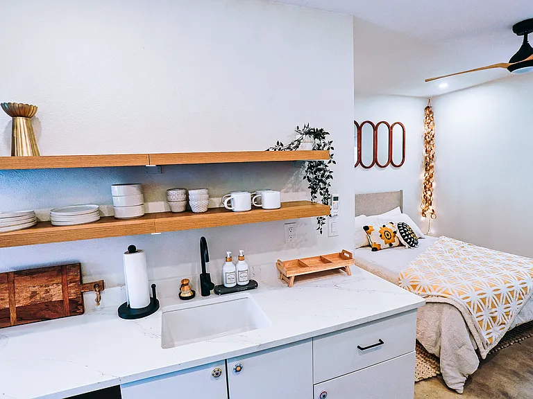 kitchen/bedroom