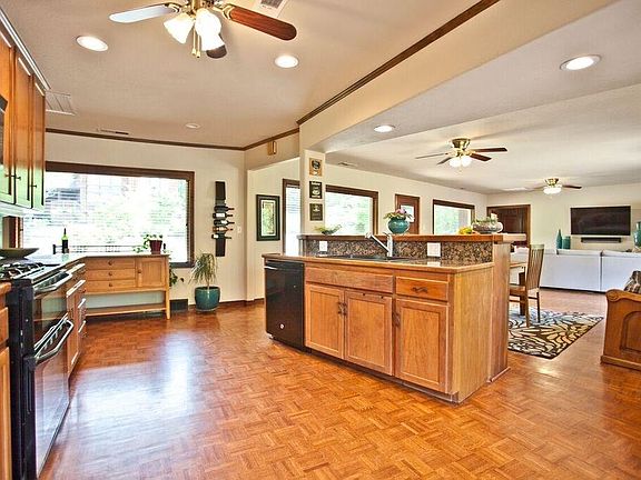 5th image of 1000 E Missouri Way