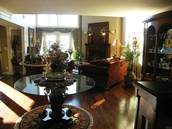 3rd image of 5712 Queen Aire Ln