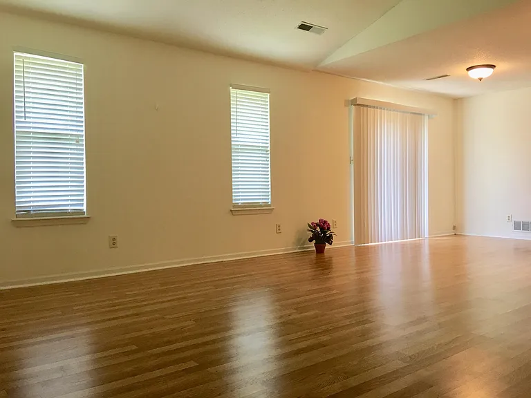 3808 Churchill Dr — Photo 4