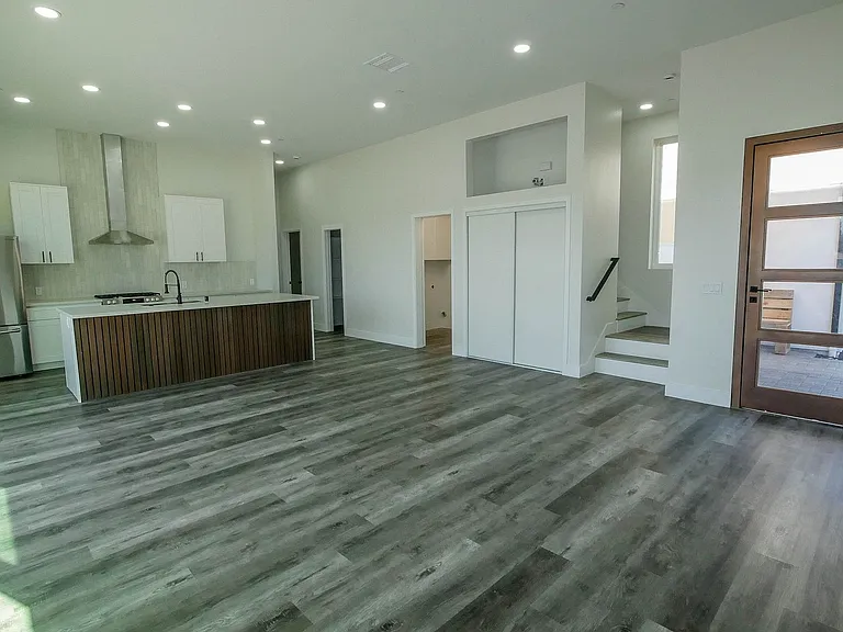5535-5539 Potomac St — Photo 3