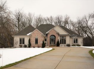 357 Wood Side Ct, Oconomowoc, WI 53066