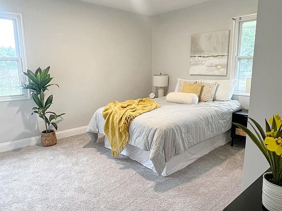 3rd image of 601 Carson Ave