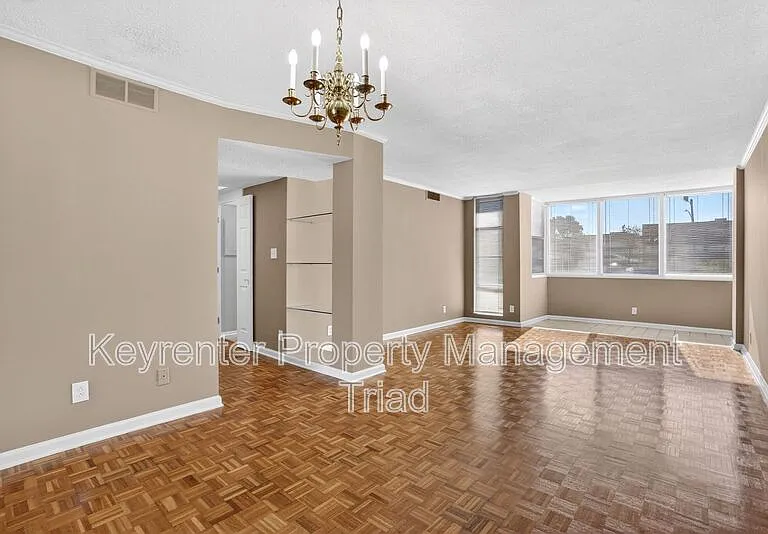 1101 N Elm St #104 — Photo 3