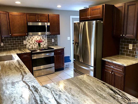 3rd image of 58 Westbrook Dr