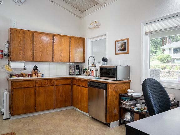 5th image of 17415 SE Colina Vista Ave