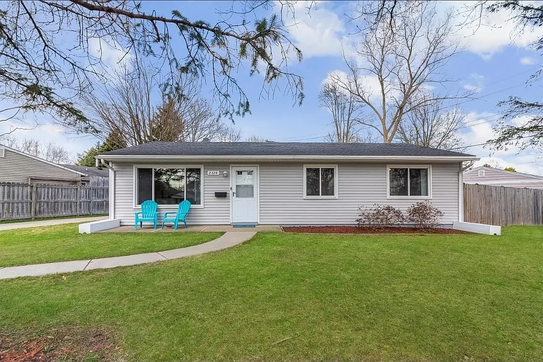 2328 Faye Dr photo 1