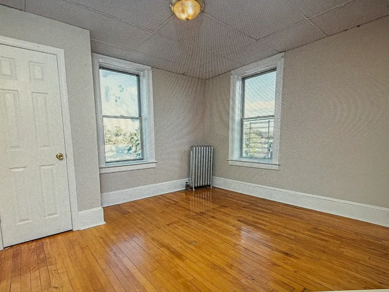 317 William St #2 — Photo 4
