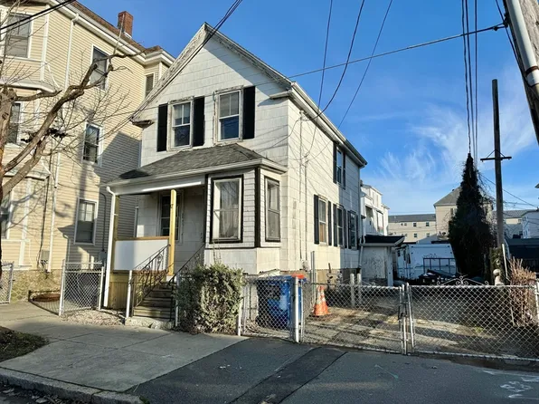 17 Scott St, New Bedford, MA 02744