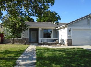 1122 W Pebble Dr, Hanford, CA