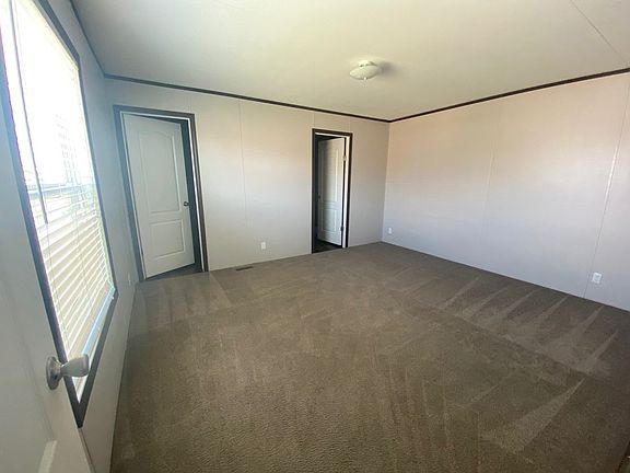 4th image of 3300 Killingsworth Ln #738
