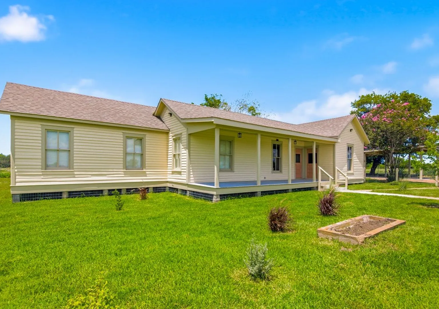 Historic Farmhouse set on 1.2 Acres! — Photo 3