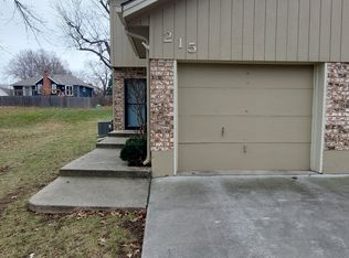 215 NE Churchill St, Lees Summit, MO 64086