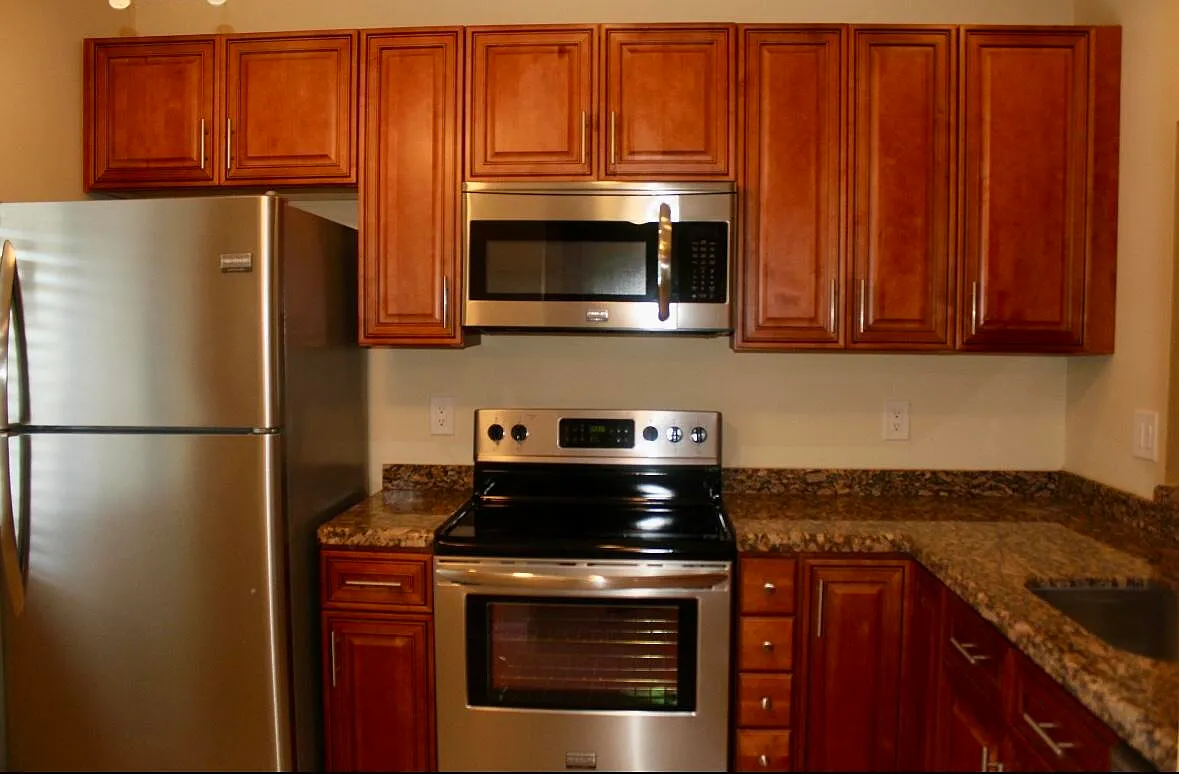 2 bed, 2.0 bath, 950 sqft, $2,200 — Photo 3