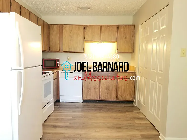 110 Lady Bird Lane — Photo 6