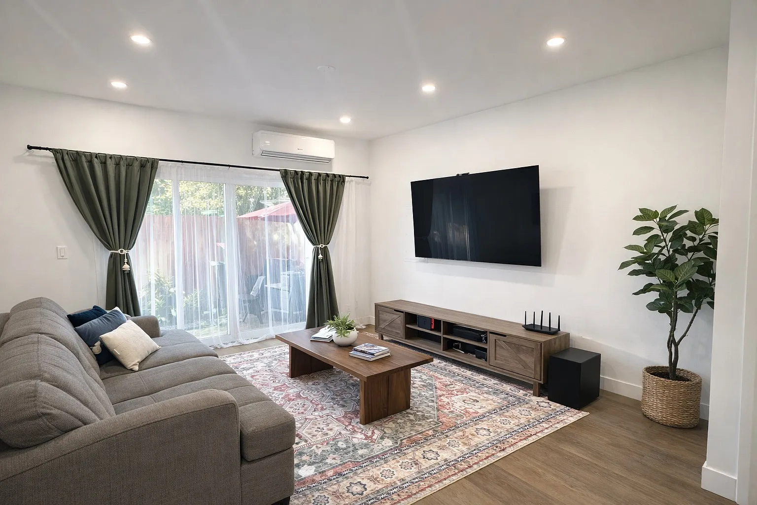 5702 Vanalden Ave — Photo 3