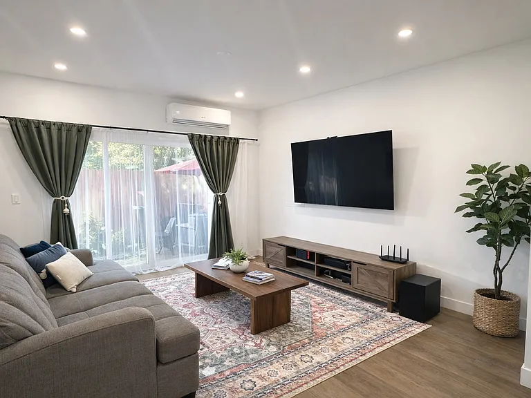 5702 Vanalden Ave — Photo 3