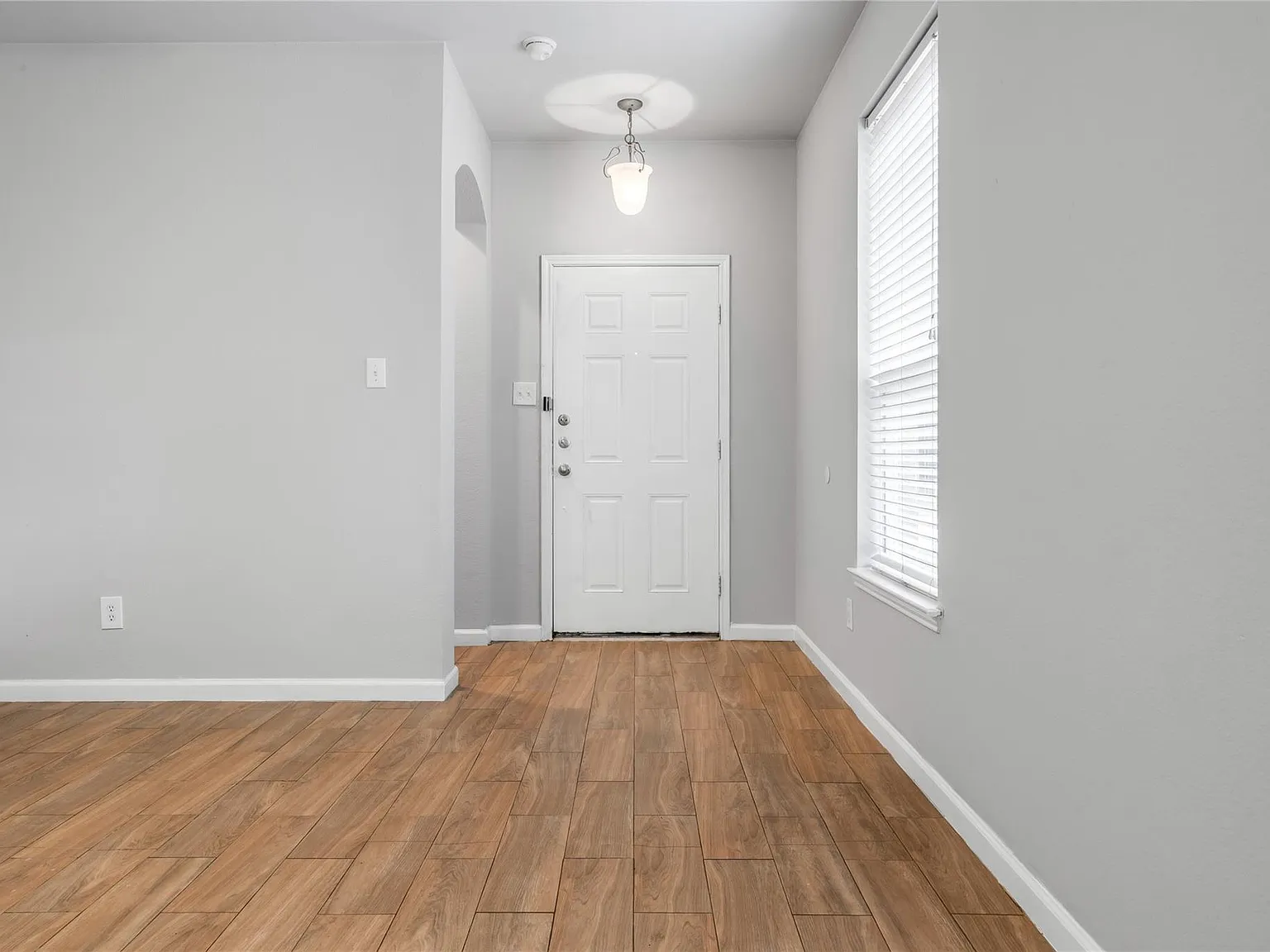 4 bed, 2.5 bath, 1724 sqft, $2,450 — Photo 3