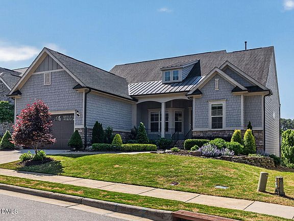 2nd image of 945 Mere Oak Dr