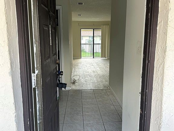 3rd image of 6020 Shakerwood Circle #205